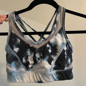 Lululemon sports bra size 6